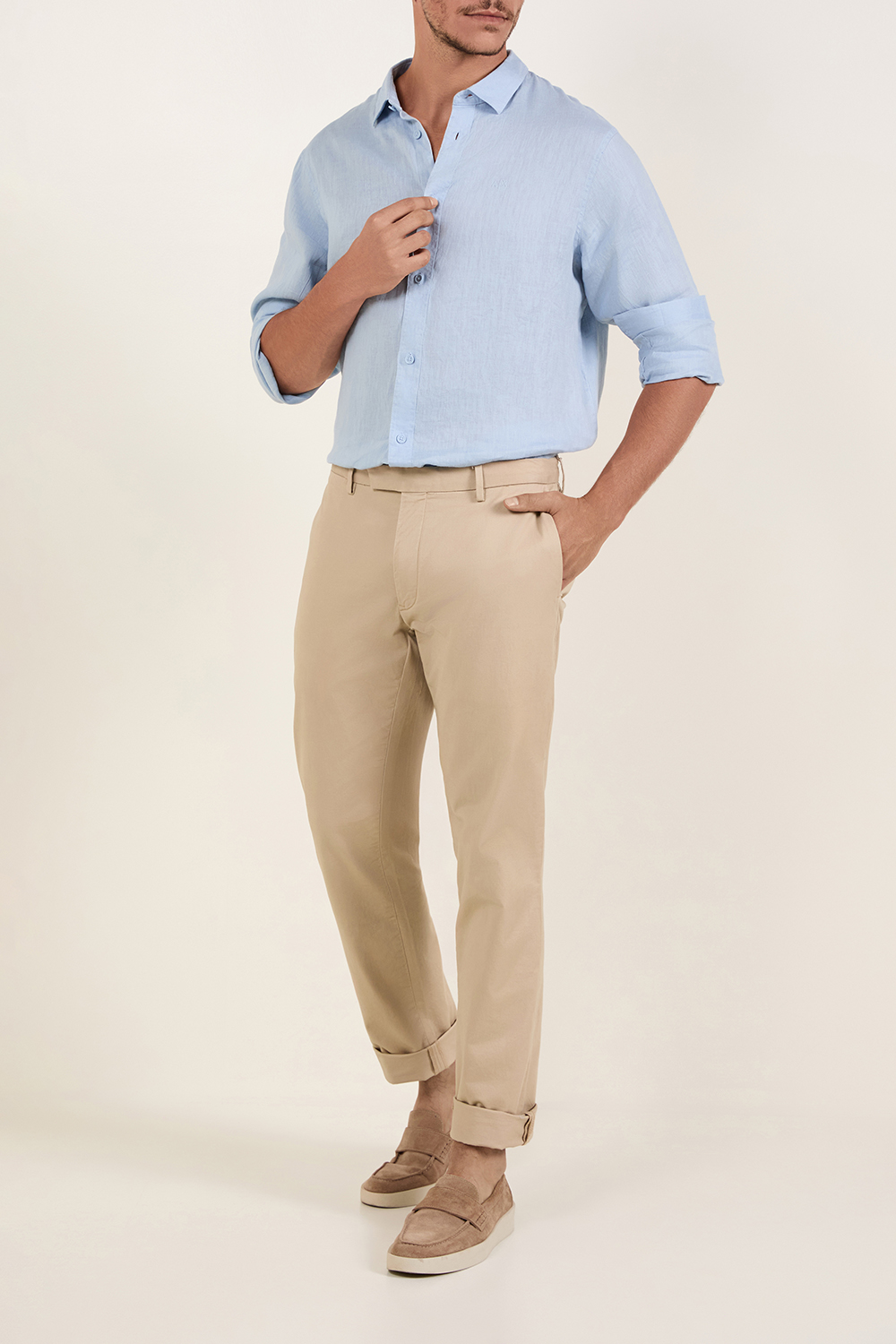 תמונת כל הלוק של חולצת כפתורים מפשתן